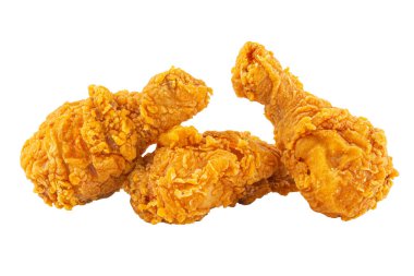 Beyaz arka planda izole edilmiş kızarmış tavuk bacağı.