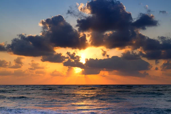 海の上の夕日 — ストック写真