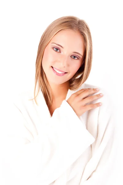 Portrait d'une femme blonde en peignoir de bain spa blanc — Photo