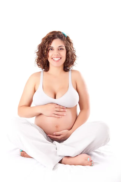 Mulher grávida bonita mostrando sua boa forma — Fotografia de Stock