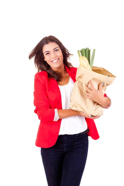 Mladá žena drží nákupní tašku na bílém pozadí — Stock fotografie