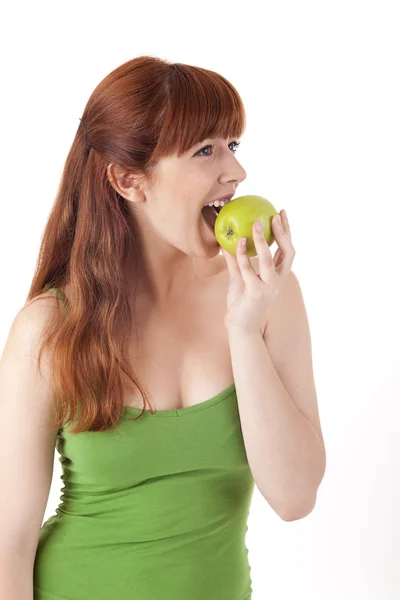 Beautiful young woman eating apple — Stock Photo, Image