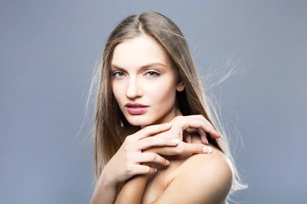 Portrait of beautiful girl - healthy skin — Stock Photo, Image