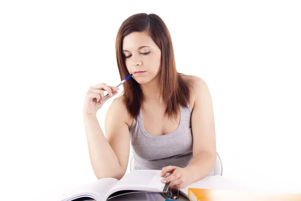 Giovane donna studiando — Foto Stock