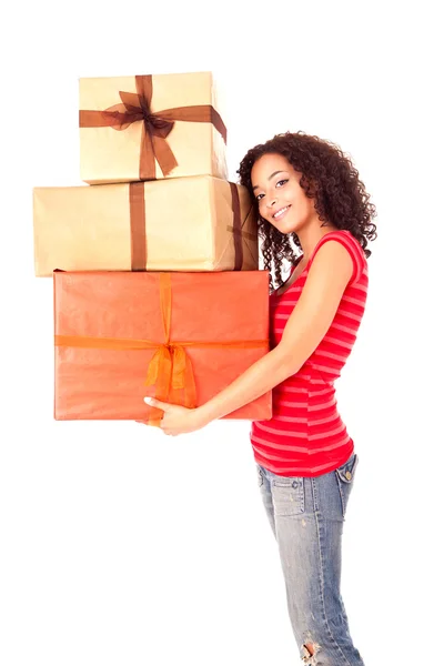 Hermosa mujer africana con regalos —  Fotos de Stock