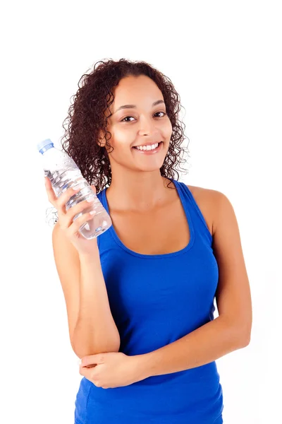 Piękna kobieta trzyma butelkę wody — Zdjęcie stockowe