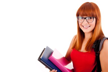 okul çantası elinde ve gülümseyen bir üniversite kız