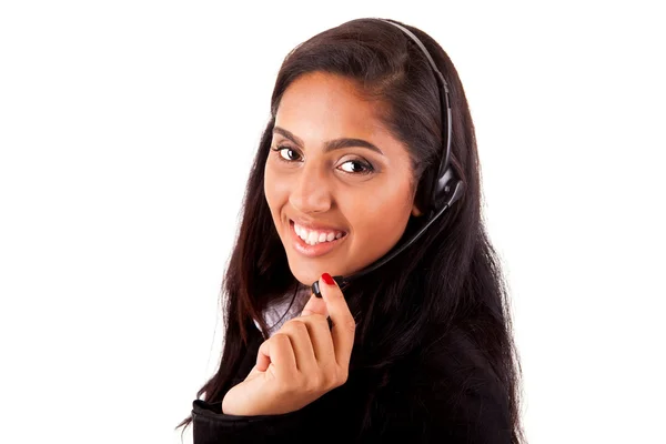 Retrato de un joven feliz mezcla raza call center empleado sonriendo —  Fotos de Stock