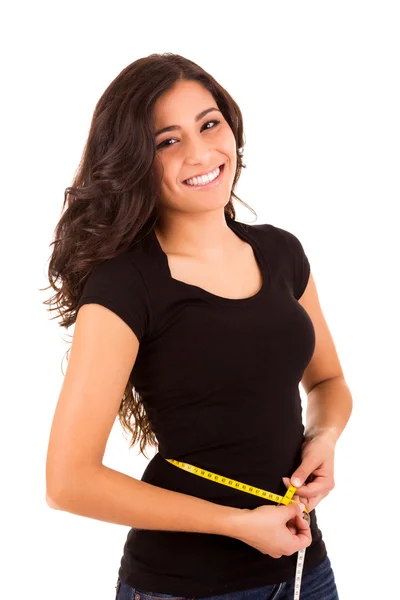 Mulher fina bonita medindo seu corpo com uma fita métrica — Fotografia de Stock