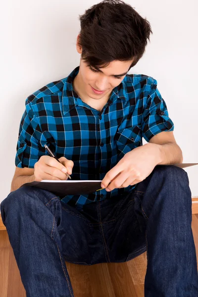 Young man studying at home — Stock Photo, Image