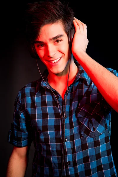 Joven y guapo dj con auriculares - Efecto de luz Disco —  Fotos de Stock