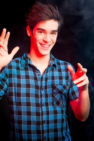 Joven bailando y disfrutando de la música en disco —  Fotos de Stock