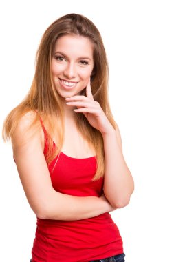 poz ve gülümseyerek çekici sarışın kadın