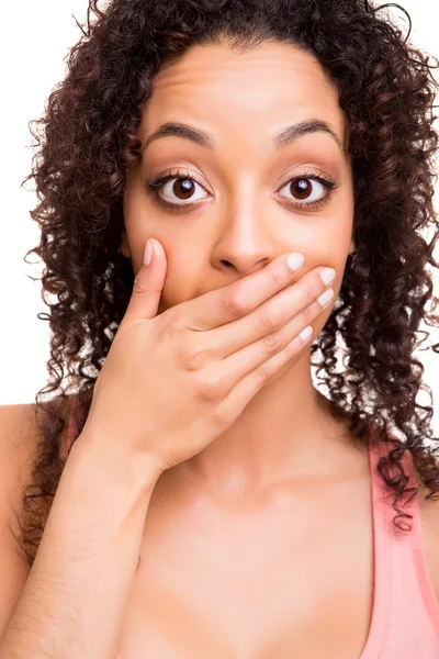 Surprised young african woman with hands over her mouth — Stock Photo, Image