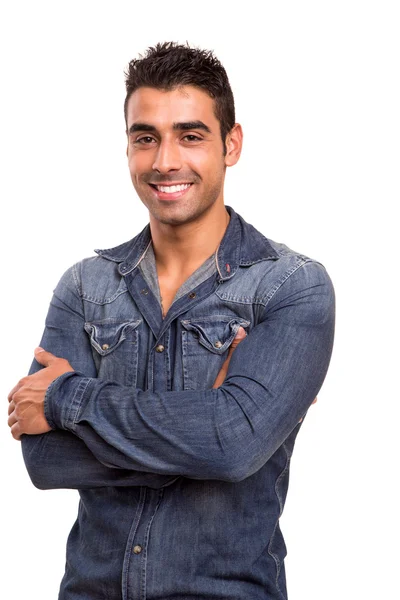 Hombre joven casual con los brazos cruzados y sonriente — Foto de Stock