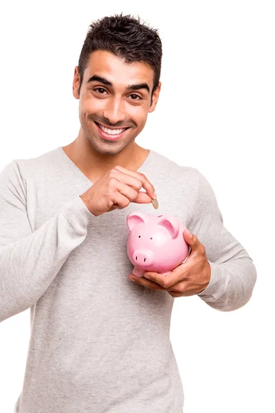Homem economizando dinheiro para um banco porquinho — Fotografia de Stock