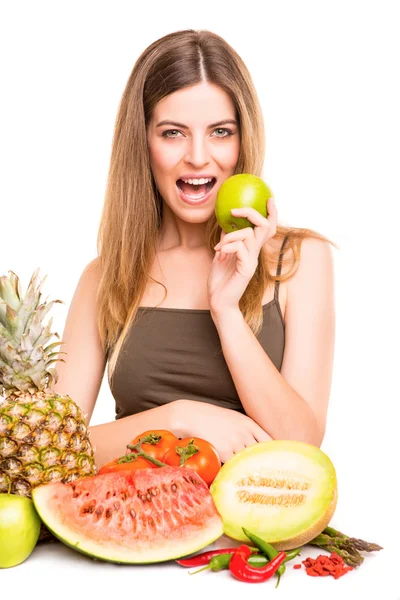 Женщина с овощами и фруктами — стоковое фото