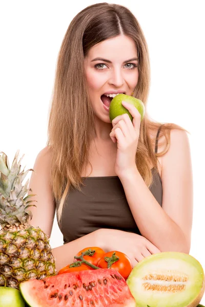 Женщина с овощами и фруктами — стоковое фото
