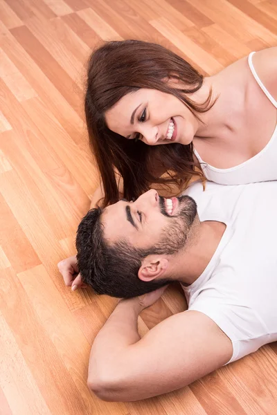 Couple relaxing on the floor — Stock Photo, Image