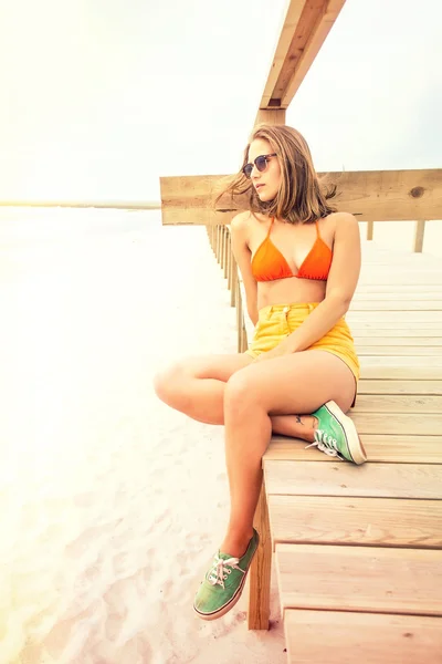 Ritratto ragazza sulla spiaggia — Foto Stock