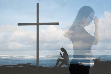 Depresyonda olan bir kadın yardım ve rehberlik için Tanrı 'ya ve İsa' ya dua ediyor..
