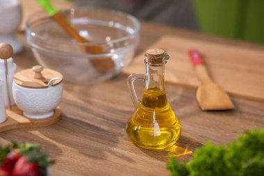 Sayfa arkaplanındaki baharatlar ve yiyecek malzemeleri kopyalama alanı ile