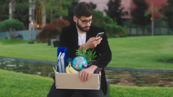 Frente Gerente Escritório Câmera Homem Muito Triste Foi Demitido Trabalho — Vídeo de Stock