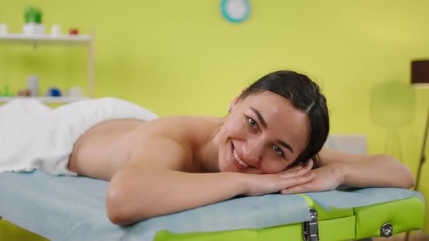 Spa Salon Massage Room Happy Client Woman Whit Large Smile — ストック動画