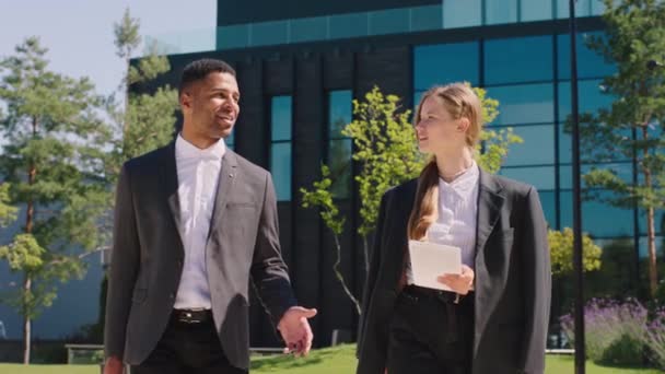 Two Office Managers Multiracial Work Walking Together Have Conversation Background — 비디오