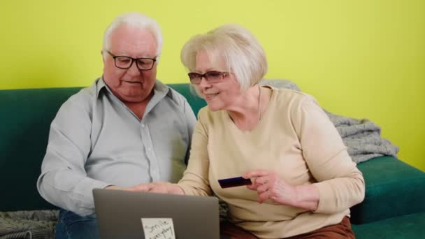 Form Camera Happy Old Couple Doing Online Shopping Order Something — Stock video