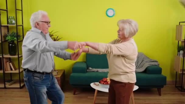 Attractive Couple Old Looking Have Perfect Time Together Home Living — Vídeo de Stock