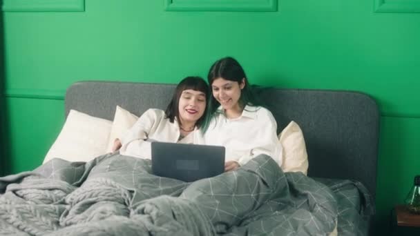 Lgbt Concept Happy Two Ladies Laying Bed Together Looking Laptop — 图库视频影像