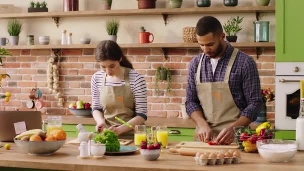 Happy Multiracial Couple Together Cooking Dinner Cutting Some Vegetables Kitchen — ストック動画