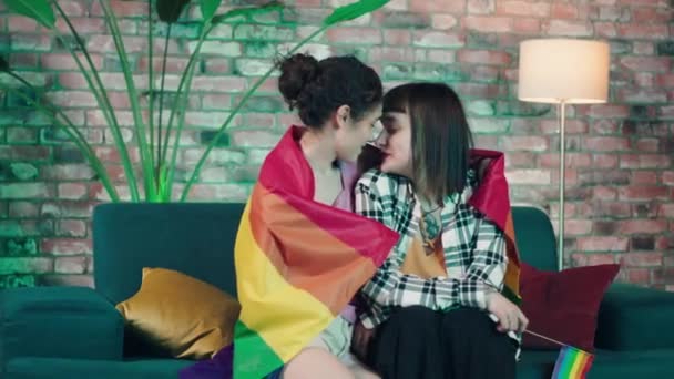 Happy Lesbian Couple Together Sitting Sofa Living Room Enjoy Time — Vídeos de Stock
