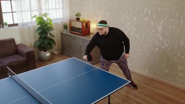 Charismatic Good Looking Funny Fat Guy Playing His Favourite Ping — Stock Video