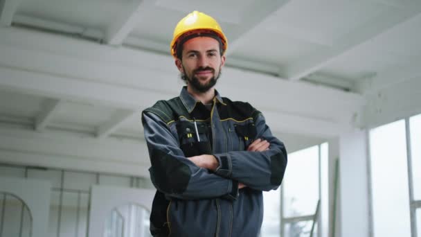 Front Camera Posing Charismatic Attractive Constructor Worker Man Safety Helmet — Stockvideo