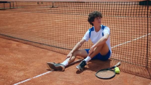 Good Looking Young Guy Tennis Player Sitting Clay Court Outdoor — стоковое видео