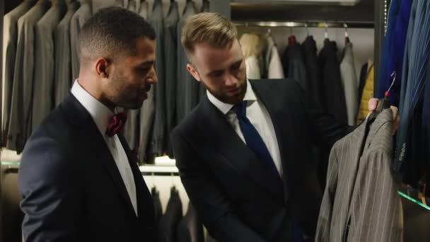 Luxury Suit Shop Consultant Have Conversation Client Businessman Discussing New — Stock Video