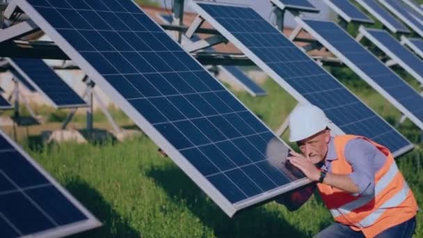 Concept Renewable Energy Ecological Engineer Mature Looking Touching Slowly Photovoltaic — Vídeo de Stock