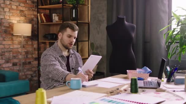 Very Handsome Man Doing Work His Desk His Home Office — 비디오