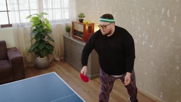 Playing Ping Pong Game Attractive Fat Guy Catch Hitting Ping — Vídeo de stock