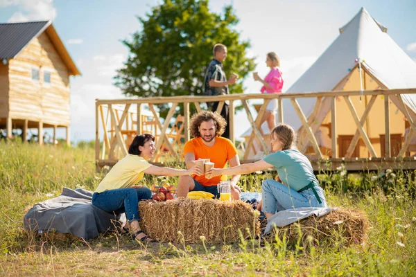 Middle Campsite Group Young Good Looking Friends Enjoy Time Together — Stockfoto