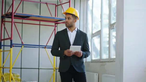 Man Architect Looking Carefully Construction Site Analysing Plan Construction Wearing — Wideo stockowe