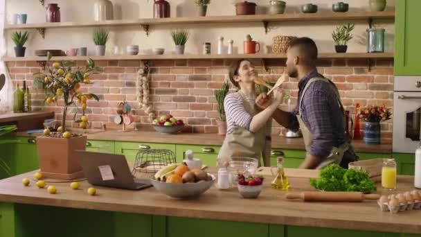 Smiling Large Charismatic Couple Singing Kitchen Spoon Enjoy Time While — Vídeo de Stock