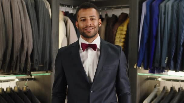 Happy Client Man Luxury Suit Shop Posing Front Camera Wear — Vídeo de Stock