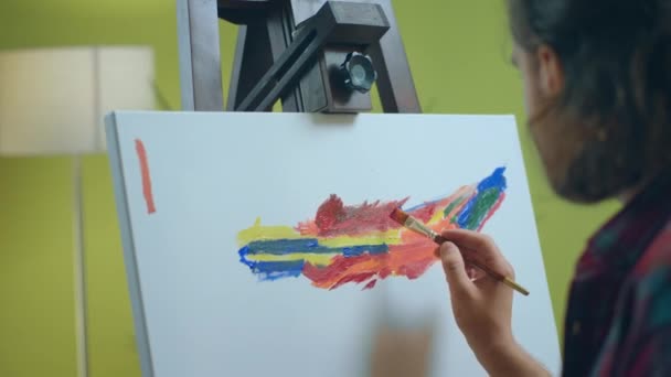 Male Painter Using His Best Artistic Skills Paint Something Astonishing — Vídeo de Stock