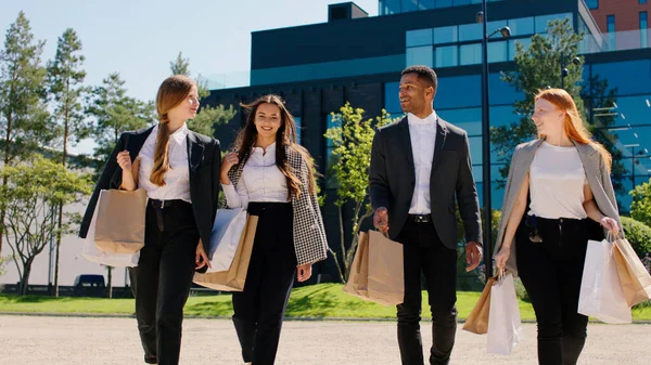 Gruppo Impiegati Manager Multi Razziale Dopo Lavoro Piedi Strada Tutti — Foto Stock