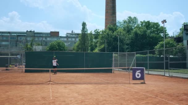 Solig Sommardag Utomhus Tennisbana Professionella Spelare Utbildning För Mästerskap Spelar — Stockvideo