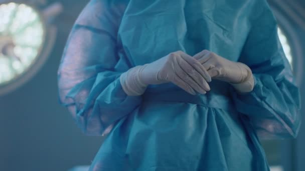 Ruang Operasi Rumah Sakit Perawat Bersiap Siap Untuk Operasi Dia — Stok Video