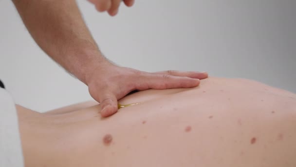 Closeup Camera Spa Salon Masseur Add Some Oil Massage Client — Stock video